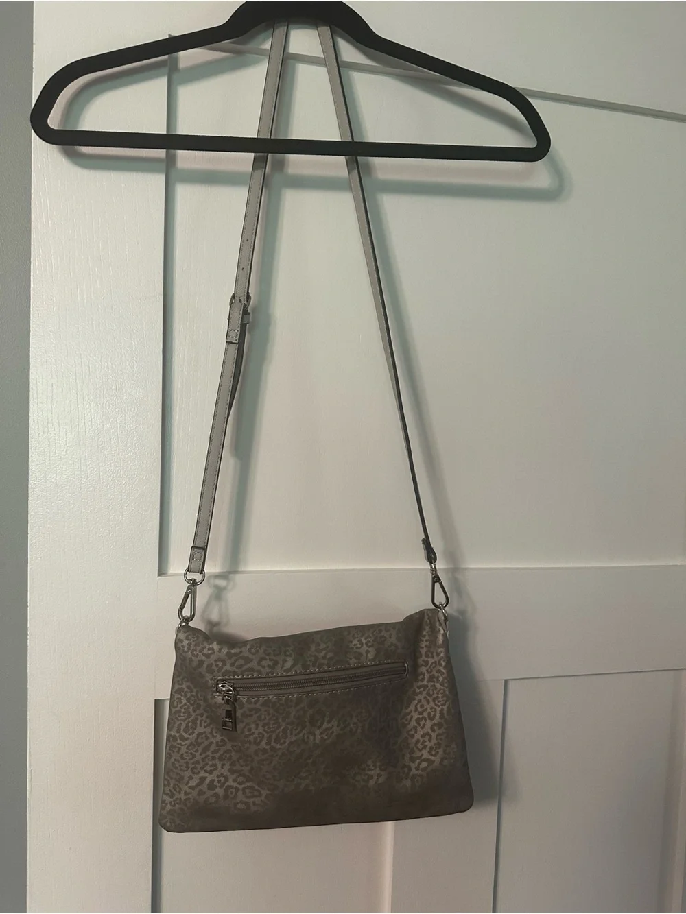 Women’s Leopard Print Crossbody Bag in Taupe